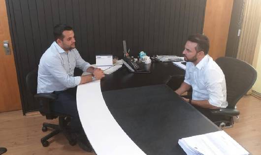 No vale tudo da política, Gustavo Martinelli ignora seu passado e cospe no prato em que um dia comeu